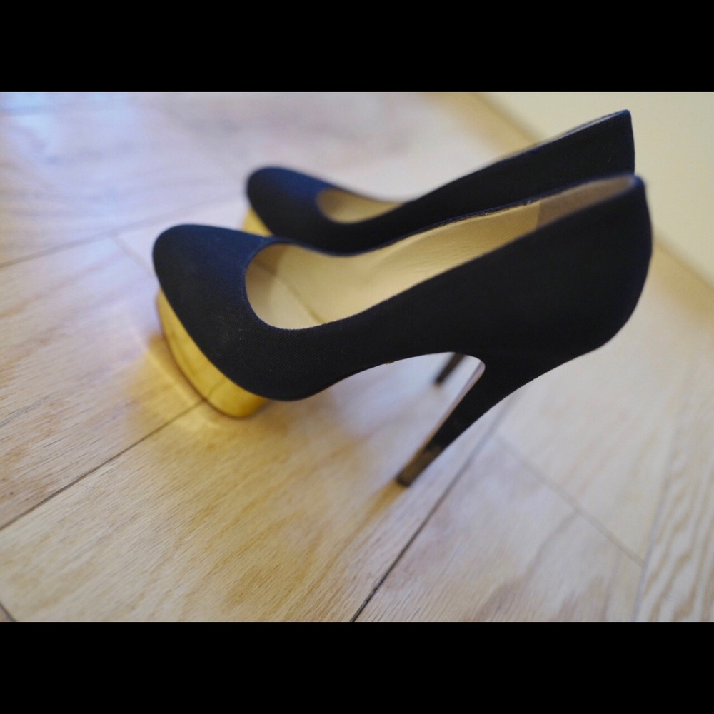 Charlotte Olympia Dolly Pump 37